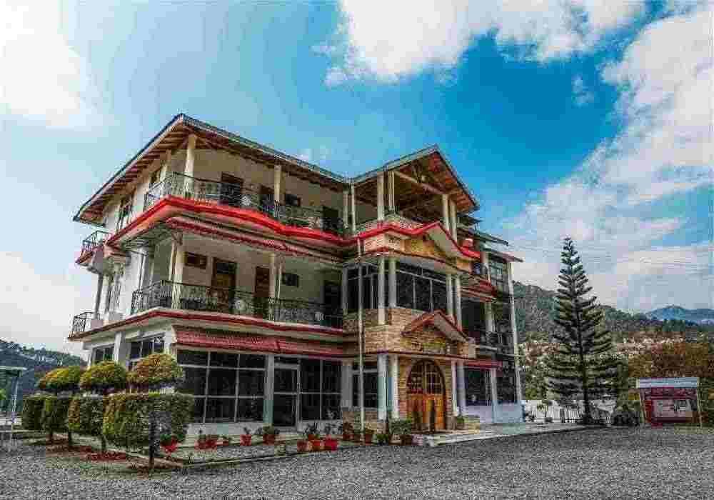 Sapphire Inn Near Kainchi Dham