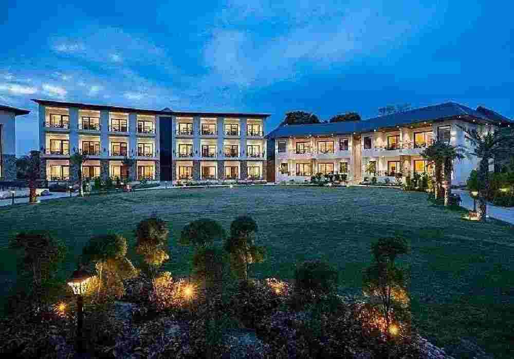 Shervani Pebbles and Pine, Corbett